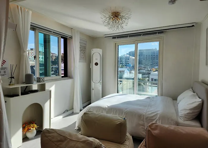 Gyedong Byeolchae, Bukchon Hanok Village & Namsan Tower View Warm Morning Sunshine Tranquil Rest