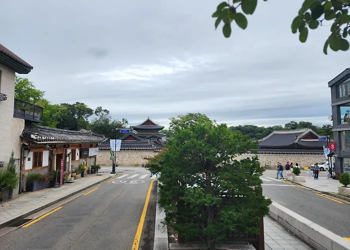 Gyedong Byeolchae, Bukchon Hanok Village & Namsan Tower View Warm Morning Sunshine Tranquil Rest Appartamento *