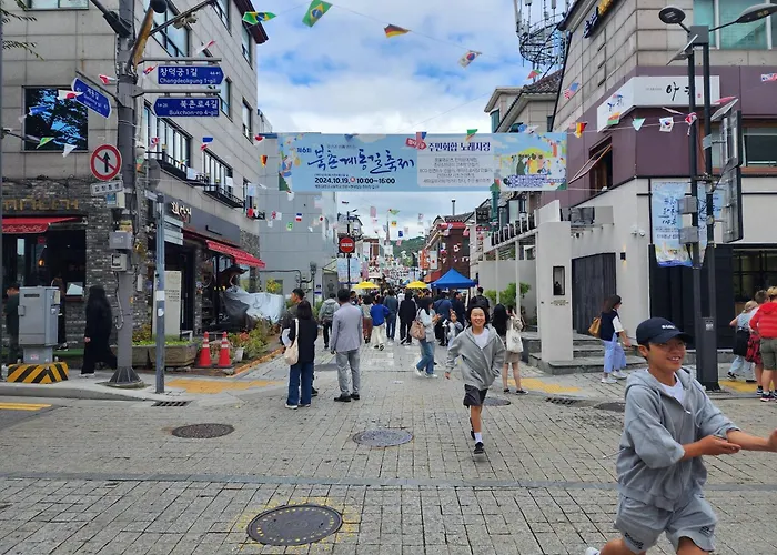 Gyedong Byeolchae, Bukchon Hanok Village & Namsan Tower View Warm Morning Sunshine Tranquil Rest