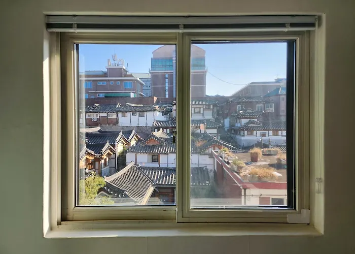 Gyedong Byeolchae, Bukchon Hanok Village & Namsan Tower View Warm Morning Sunshine Tranquil Rest * Seul